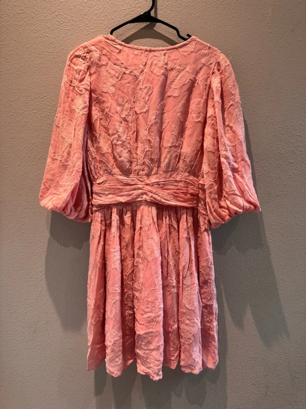 CIEBON Dusty Pink Textured V-Neck Dress - Picture 7 of 10